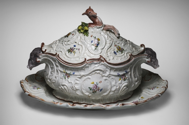 Tureen for soup, plate and lid