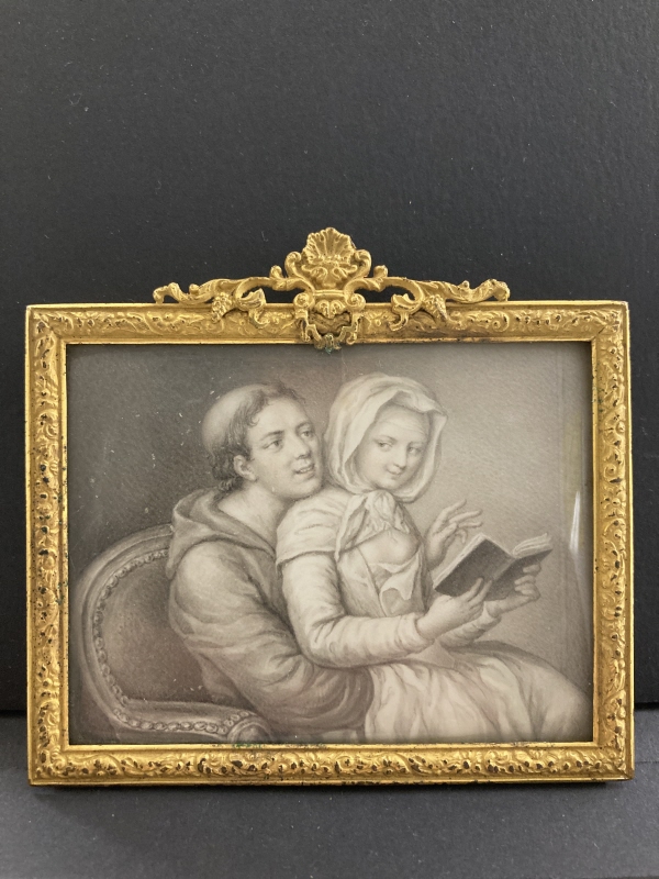 Munk och ung kvinna sittande i en fåtölj