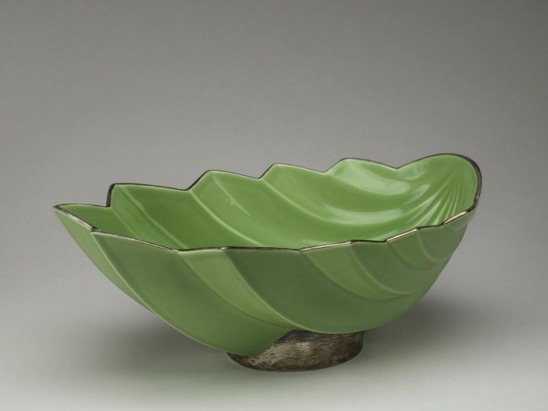 Shell shaped bowl