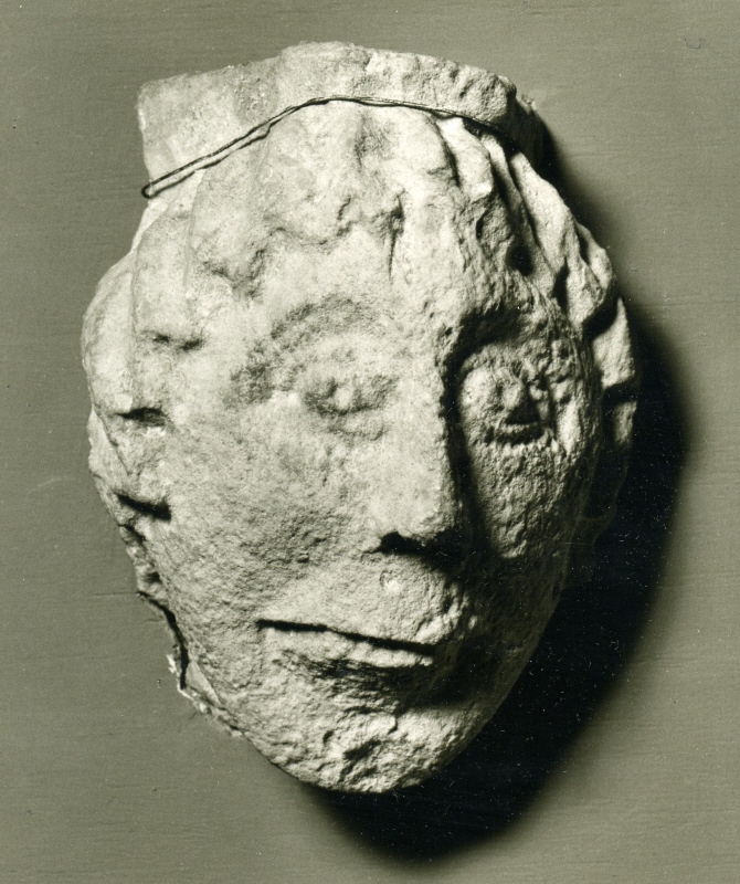 Manshuvud, fragment av kapitäl