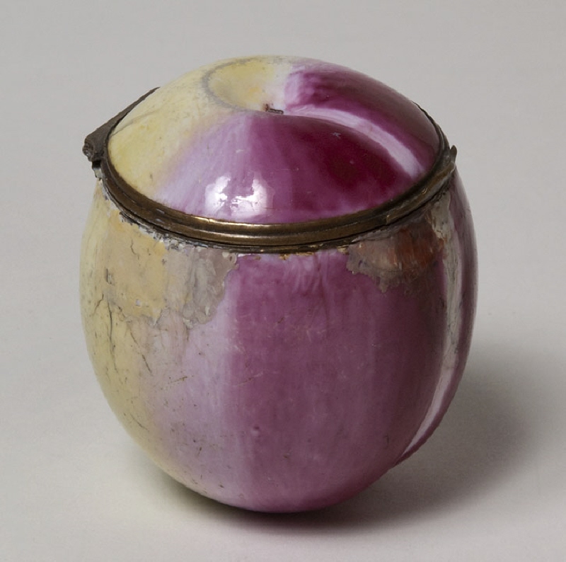 Box with hinged lid, in the shape of a plum