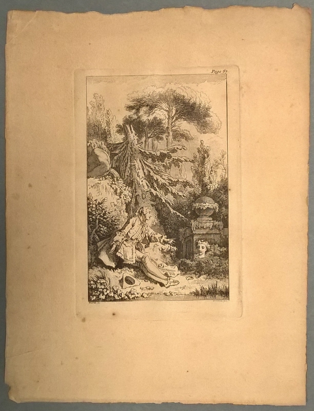 Ung man sittande i skogen som tittar på statyn av en kvinna