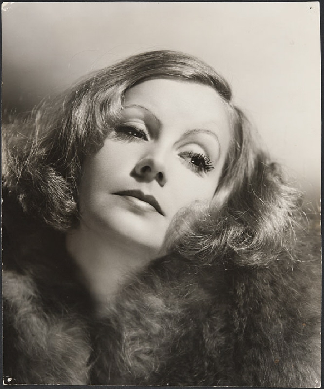 Greta Garbo (1905-1990), f. Gustafsson, skådespelerska, rollporträtt, troligen som Grusinskaya i filmen ”Grand Hotel”, (Edmund Goulding), 1932