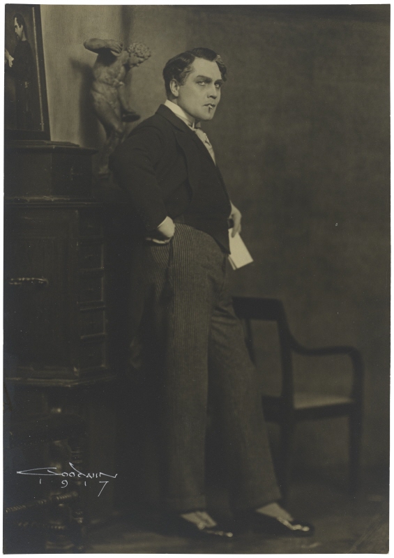 Anders de Wahl (1869-1956), skådespelare, rollporträtt som Konrad Herbot i Den stora scenen (Arthur Schnitzler) på Dramaten 1917