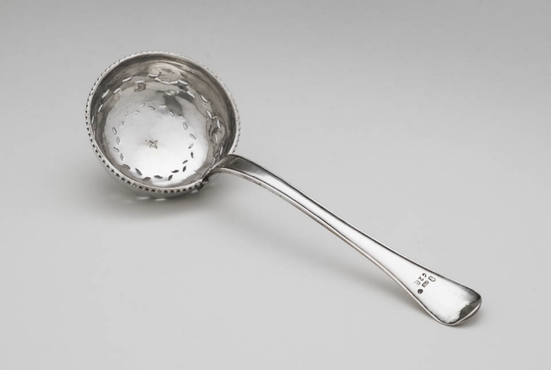 Sugar sifter ladle, round bowl with leaf-shaped holes