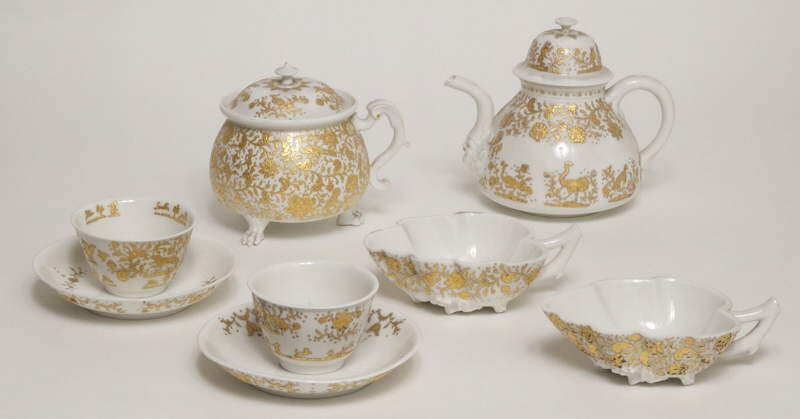 Tea pot with lid, part of a set