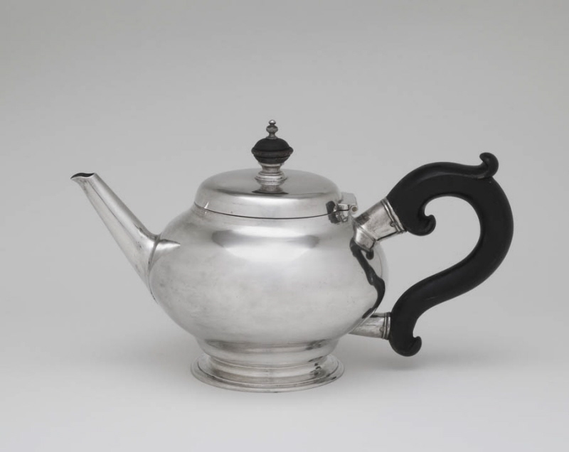 Teapot with wooden handle