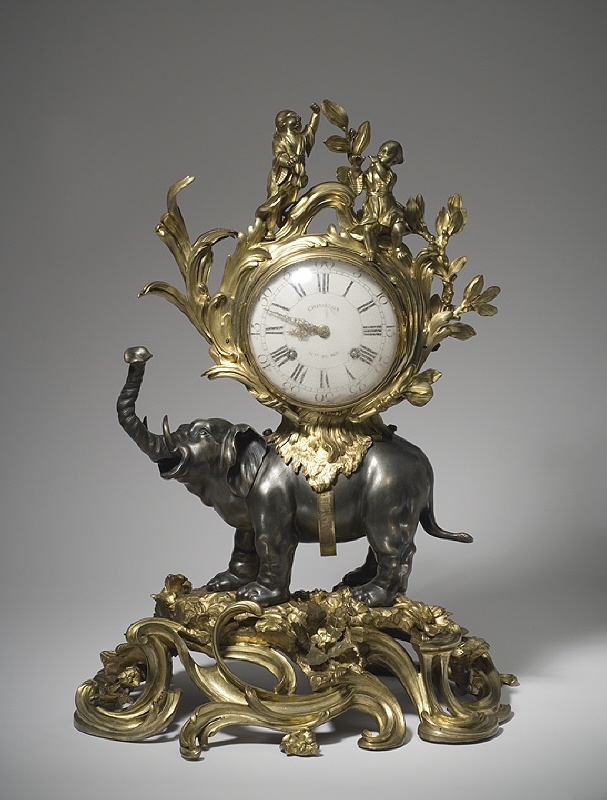 Table clock with Chinese and elephant