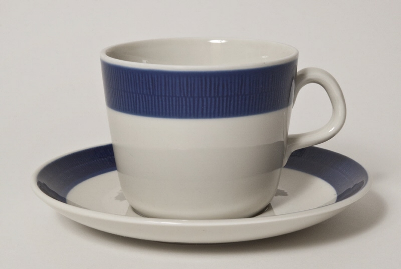 Cup and saucer ”Boll blue”