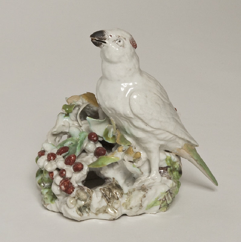 Figurin, fågel med bär