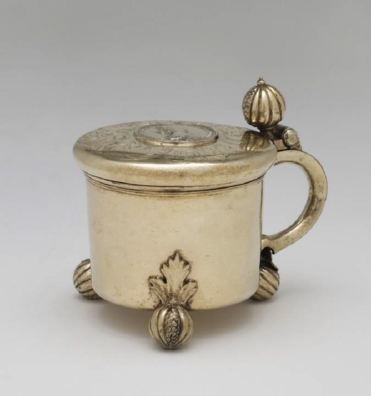 Miniature tankard with Queen Ulrika Eleonora's medal on the lid