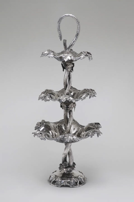 Centre-piece, so-called etagére, in nature-inspired neo-rococo with bowls in three tiers