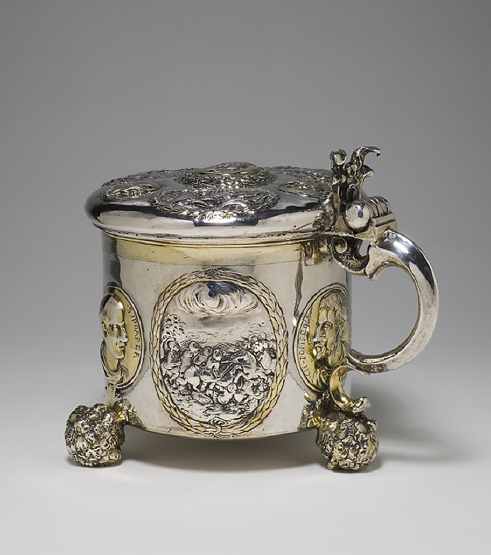 Tankard decorated with portrait medallions and battle scenes