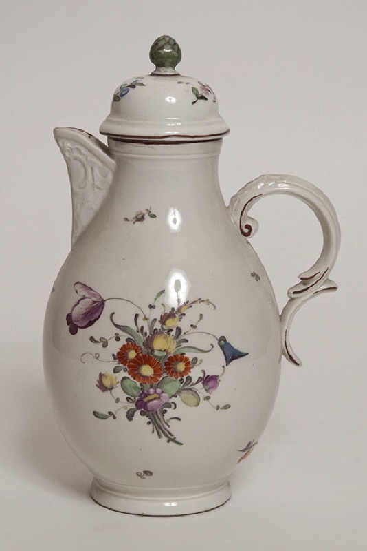 Coffepot with lid, part of a set