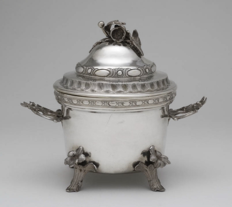 Sugar bowl with two handles and lid
