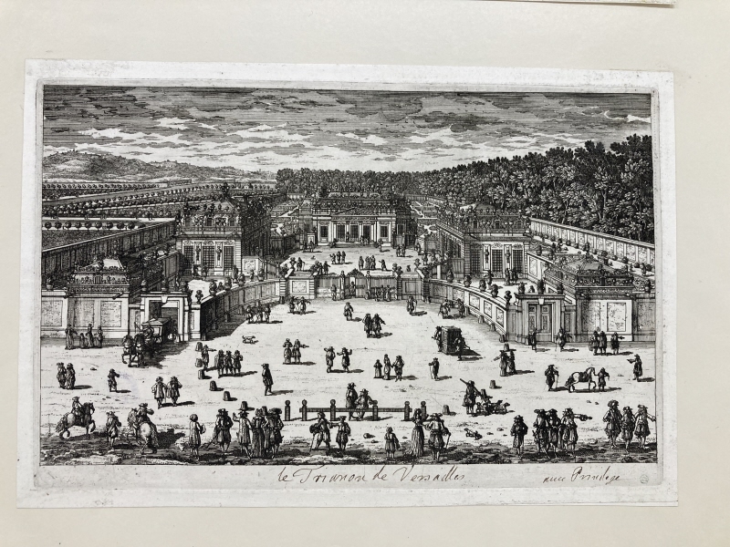 «Le Trianon de Versailles». Trianon de porcelaine sedd från entrésidan