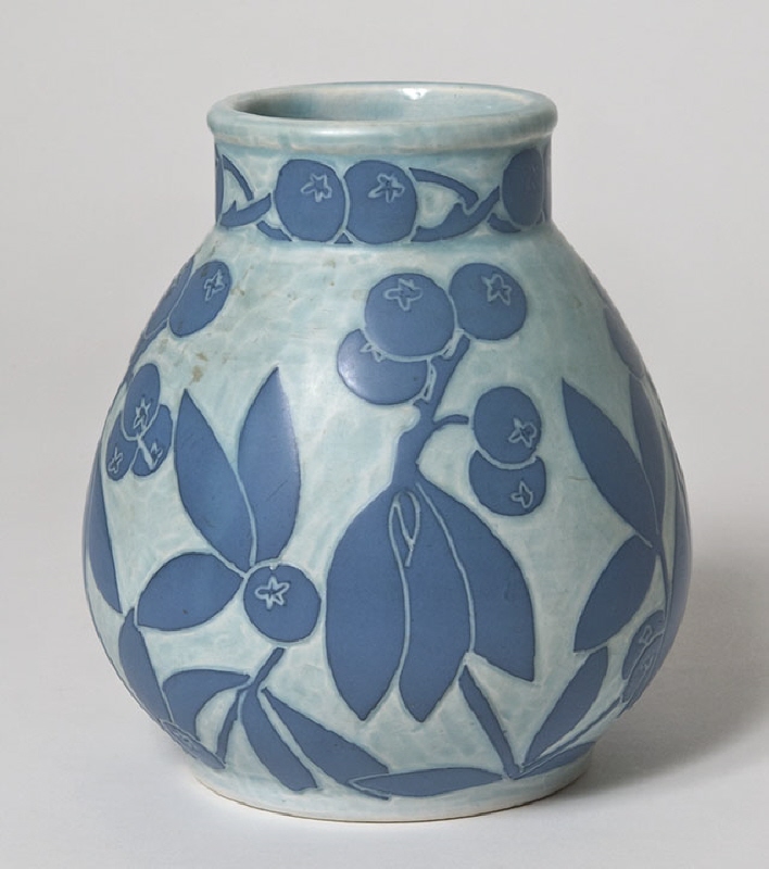 Vase with berry decor