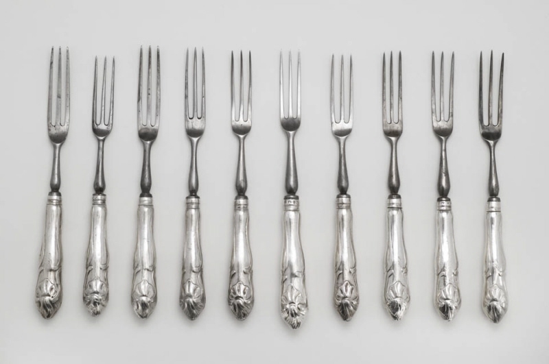 Fork with three tines, handle decorated with rocailles