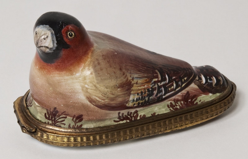 Box with hinged lid, in the shape of a resting bird