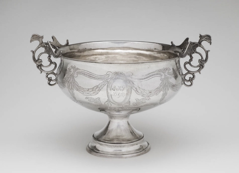Bowl with two handles in the form of stylized eagles