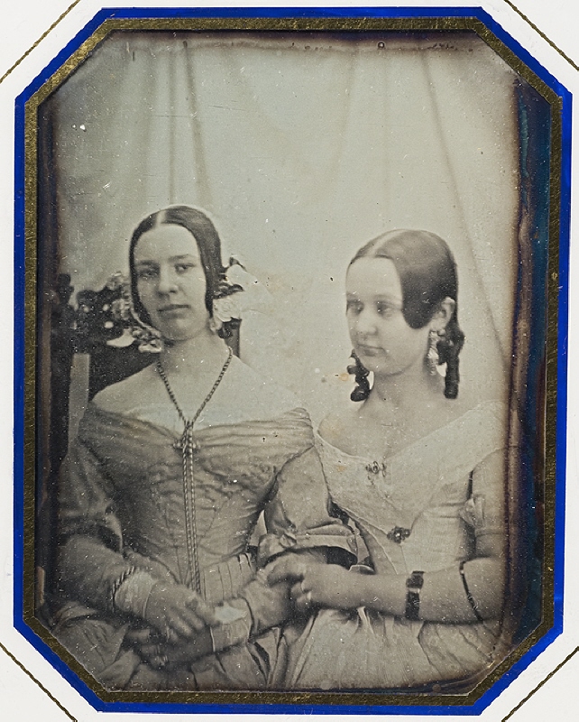 Ulrica Antoinetta Oldenburg (1816-1902), gift Pettersson och hennes syster Augusta Paulina Oldenburg (1825-1900), gift Kjerrström