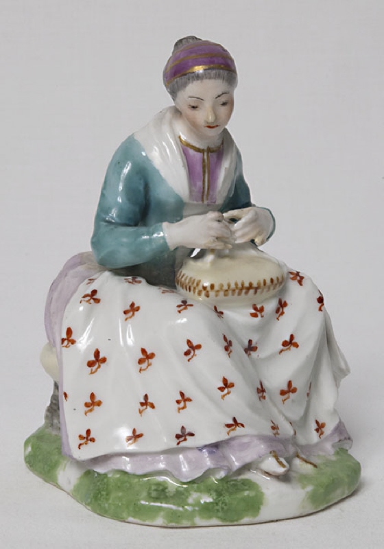 Figurin, sittande bondkvinna