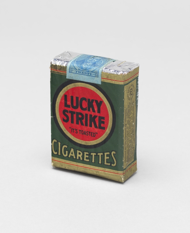 Cigarette pack "Lucky Strike"