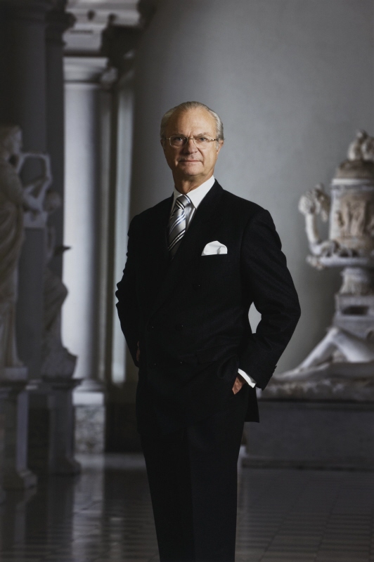 Carl XVI Gustaf (f. 1946), kung av Sverige, g.m. Silvia, drottning av Sverige