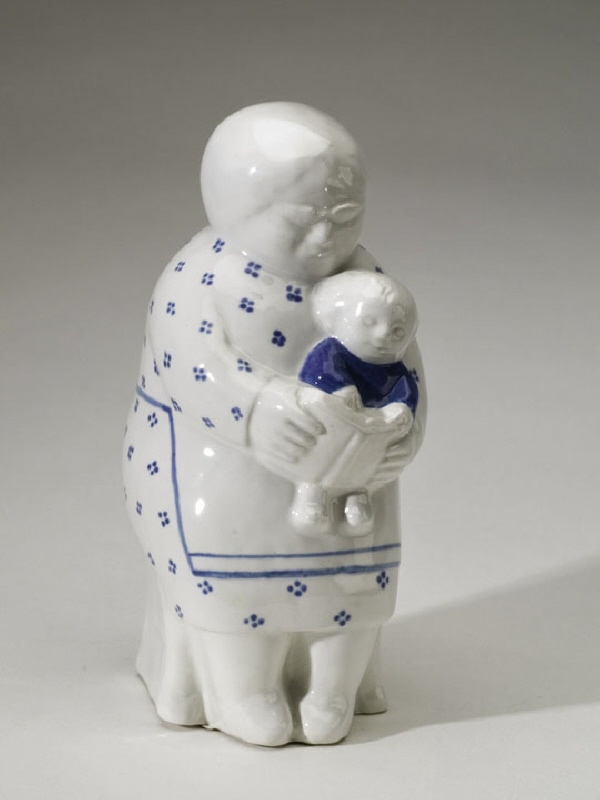 Figurin, äldre sittande kvinna med barn
