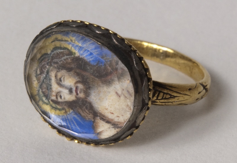 Ring with miniature depticting Christ crowned with thorns