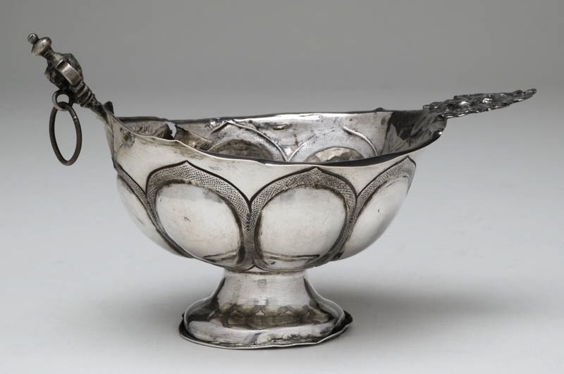 Drinking vessel with two handles