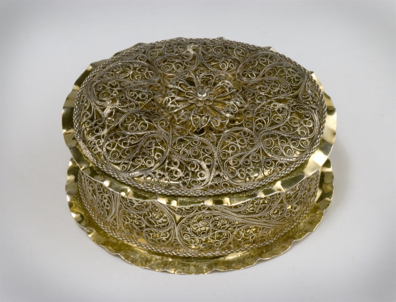 Box covered with filigree