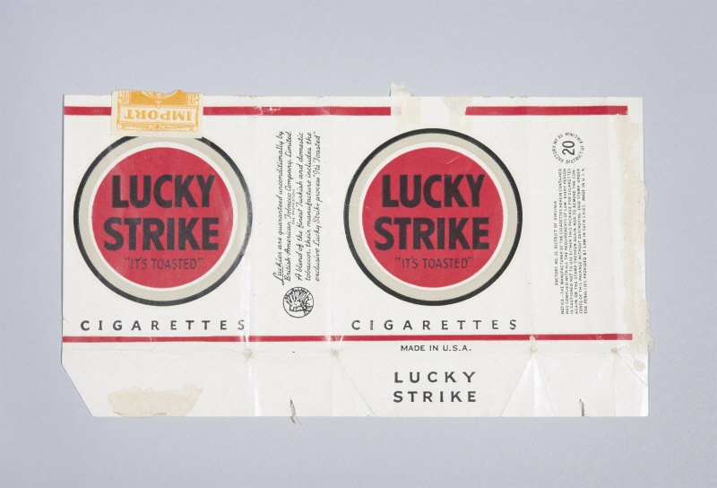 Cigarette pack "Lucky Strike"