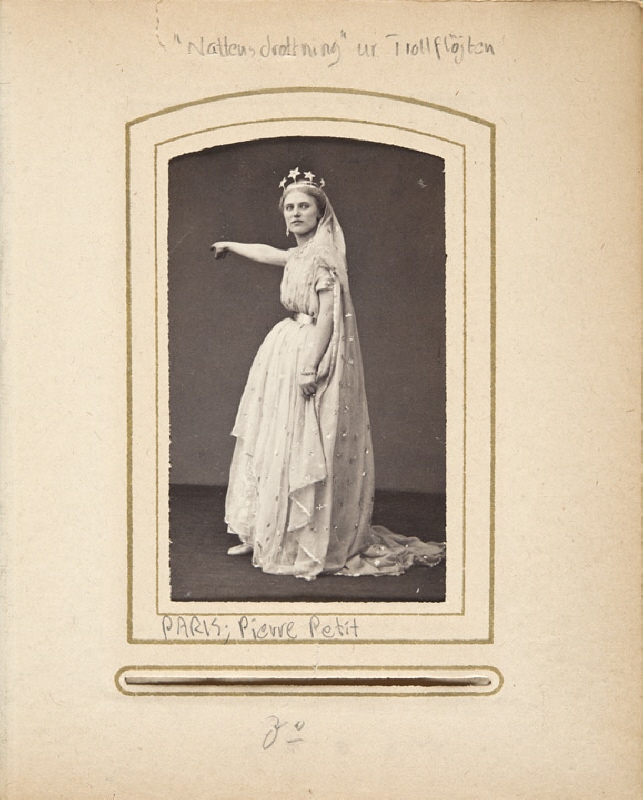 Christina Nilsson (1843-1921), operasångerska, rollporträtt som Nattens drottning i "Trollflöjten"