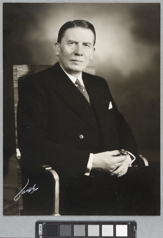 Emanuel Högberg (1891-1985), skeppsredare, VD för Stockholms rederi AB Svea, g.m. 1. Annie Malmberg, 2. Elsa Malmgren