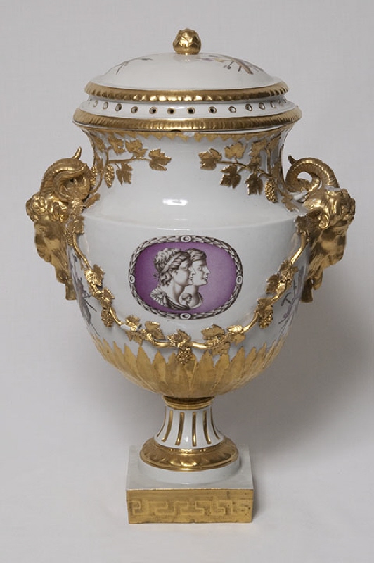 Urn with lid