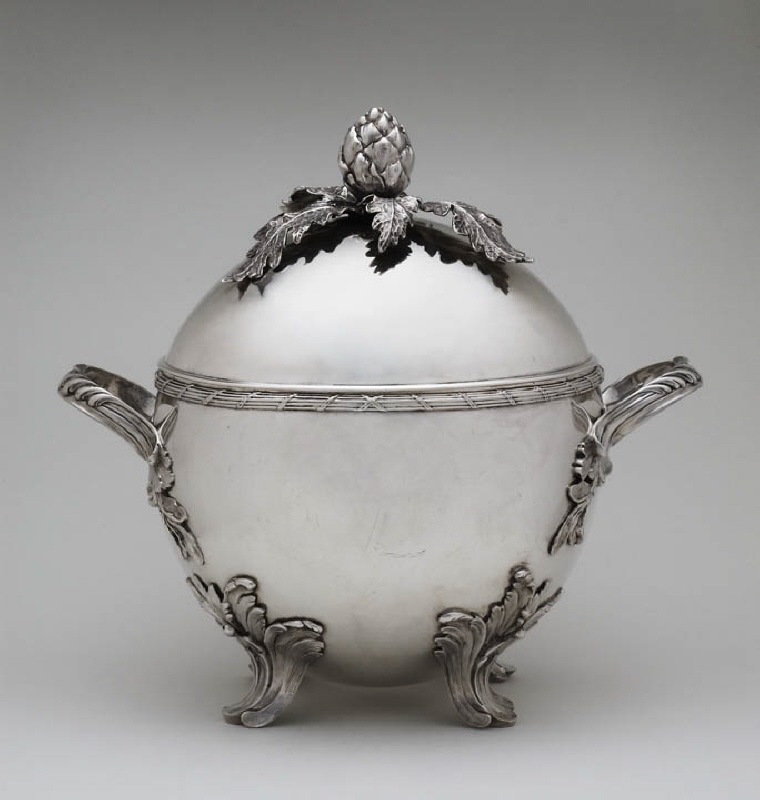 Tureen and cover in the shape of an elongated sphere