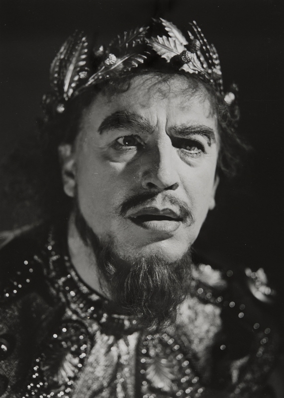 Lars Hanson (1886-1965), skådespelare, g.m. Karin Margareta Elisabet Edwertz, rollporträtt som kung Herodes i Kaj Muncks drama "En idealist" (Dramaten, Stockholm, 1945)