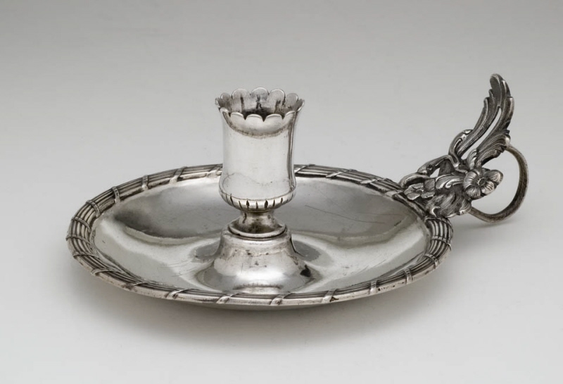 Candlestick on plate-shaped round base