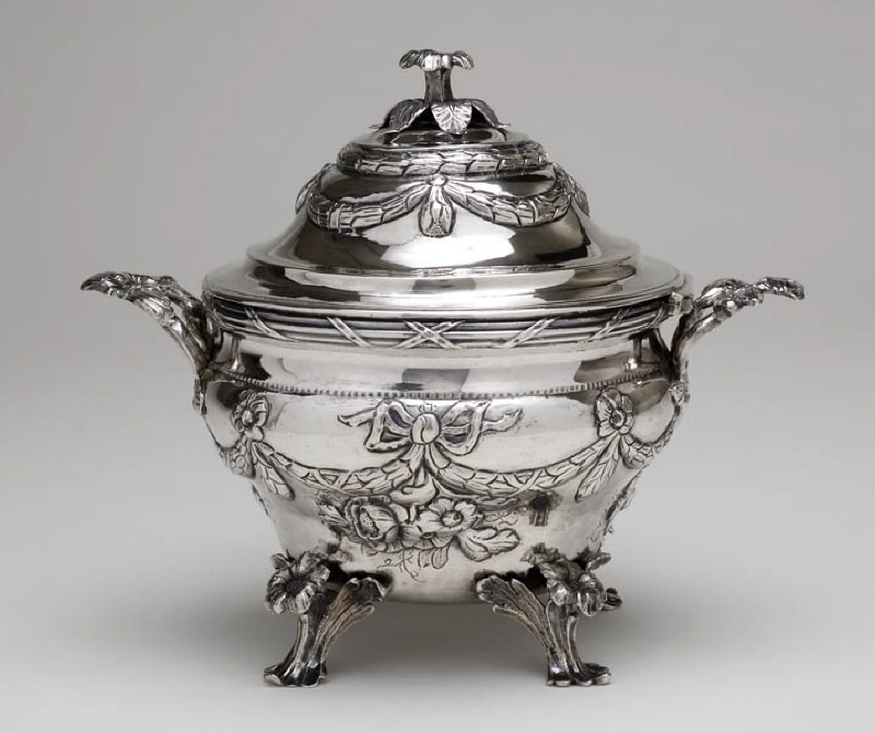 Sugar bowl and cover, decorated with garlands of laurel leaves