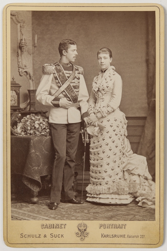 Gustav V (1858-1950), kung av Sverige, kronprins av Norge,hans gemål Viktoria (1862-1930), prinsessa av Baden, drottning av Sverige, kronprinsessa av Norge, förlovningsfoto