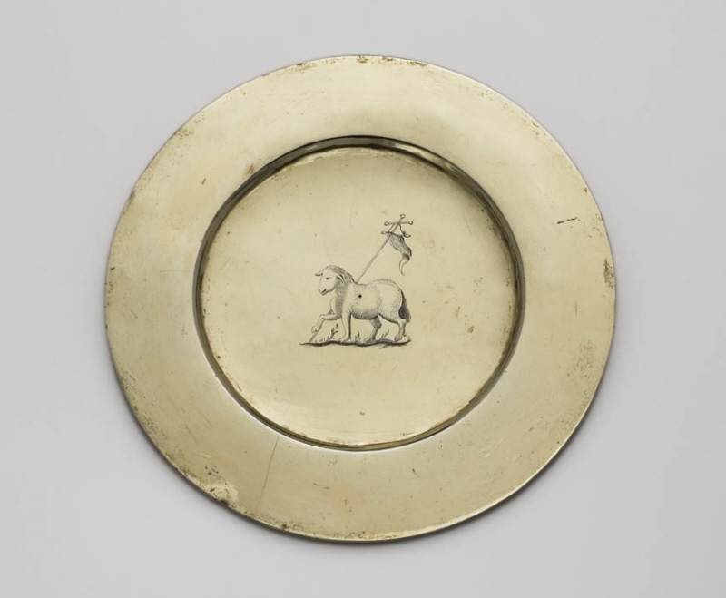 Paten in the form of a shallow plate with an image of the lamb