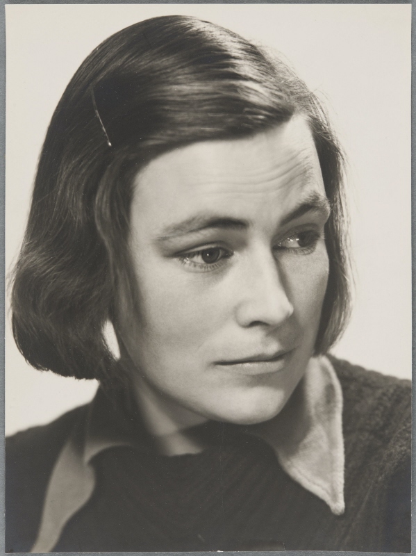 Ann-Mari Brising (1911-1997), översättare, g.m. litteraturhistorikern och professorn Örjan Lindberger, dotter till Harald Brising, fil.dr i konsthistoria, amanuens vid Nationalmuseum
