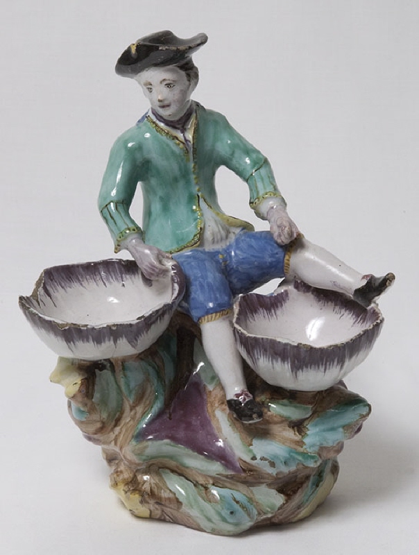 Figurin, ung man med två skålar avsedda för salt och peppar