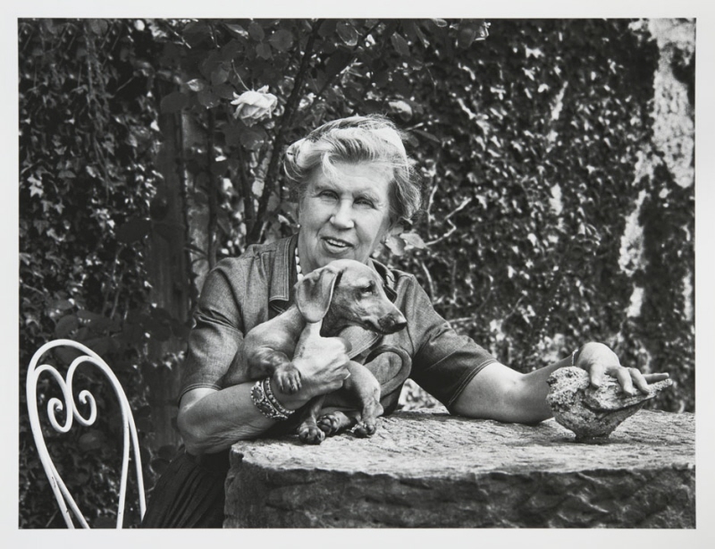 Tyra Lundgren (1897-1979), med sin tax Bonita