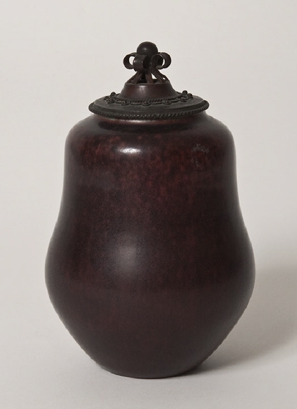Vase and bronze lid