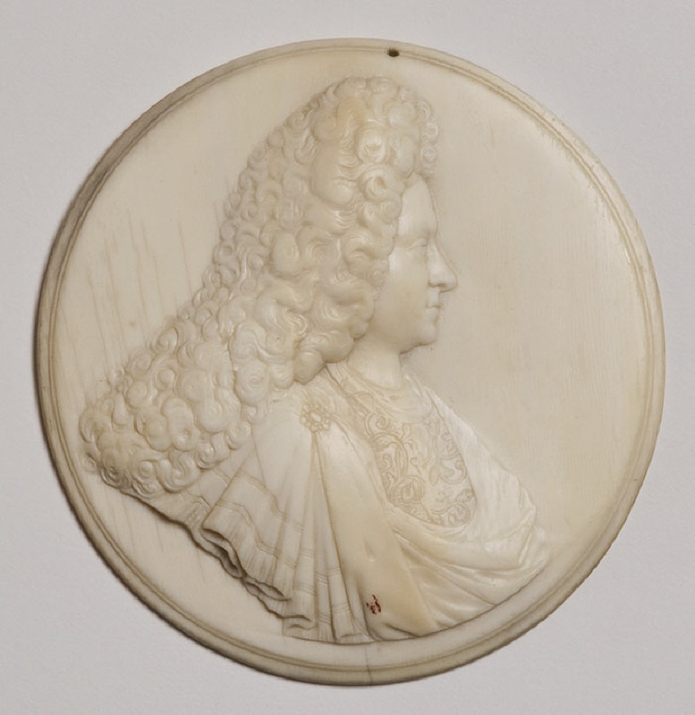 Georg I av England (?), rund medaljong av elfenben