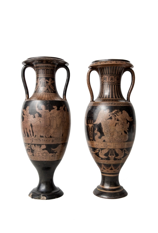 Vase in red-figure scene of Apollo