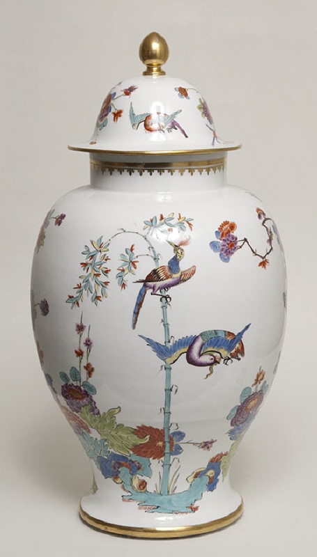 Urn with lid