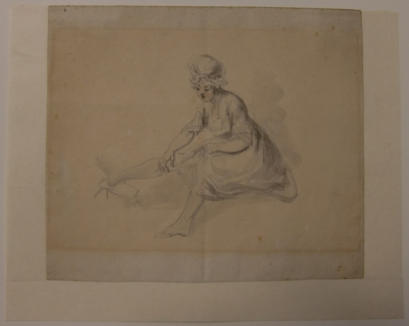 Kvinna sittande med foten på en pall